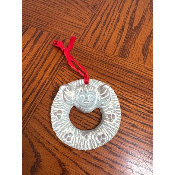 Isabel Bloom Handcrafted Ceramic 1986 Christmas Angel Wreath Ornament - Picture 1 of 4